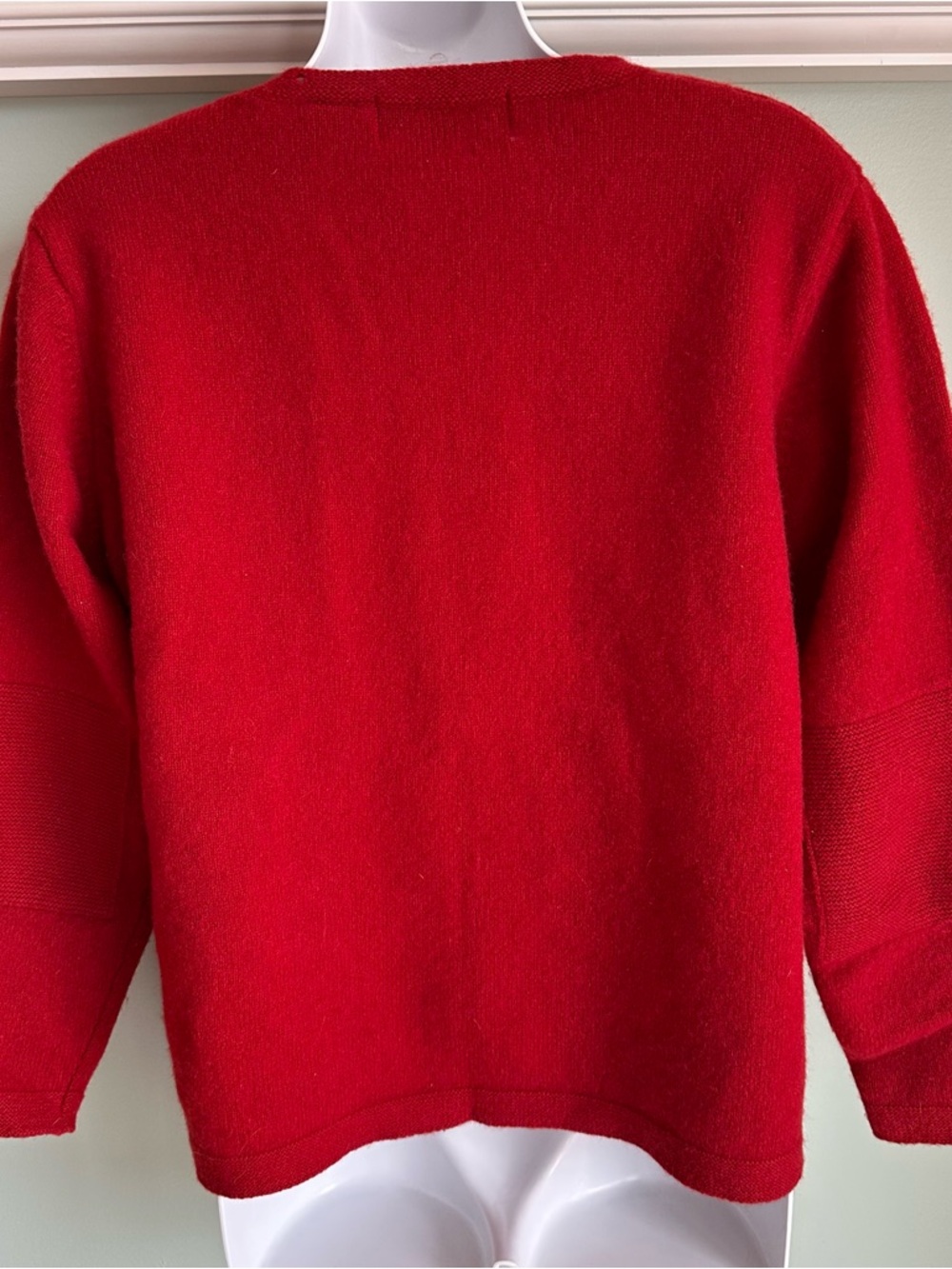 Orvis Red Sweater with Cream Dog Motif Women’s Size Large - Picture 10 of 12